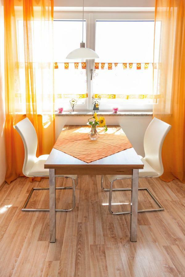 Appartamento Haus Lindenfeld Ruhstorf an der Rott Esterno foto